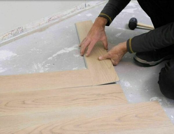 Visgraat Klik PVC leggen p/m² (incl. ondervloer)